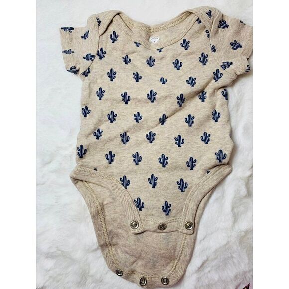 4-pc Newborn onesies for Boys - Picture 11 of 12